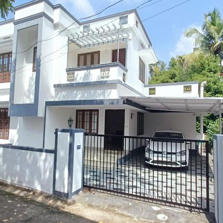 Mom'S Villa Nedumbassery Bagian luar foto